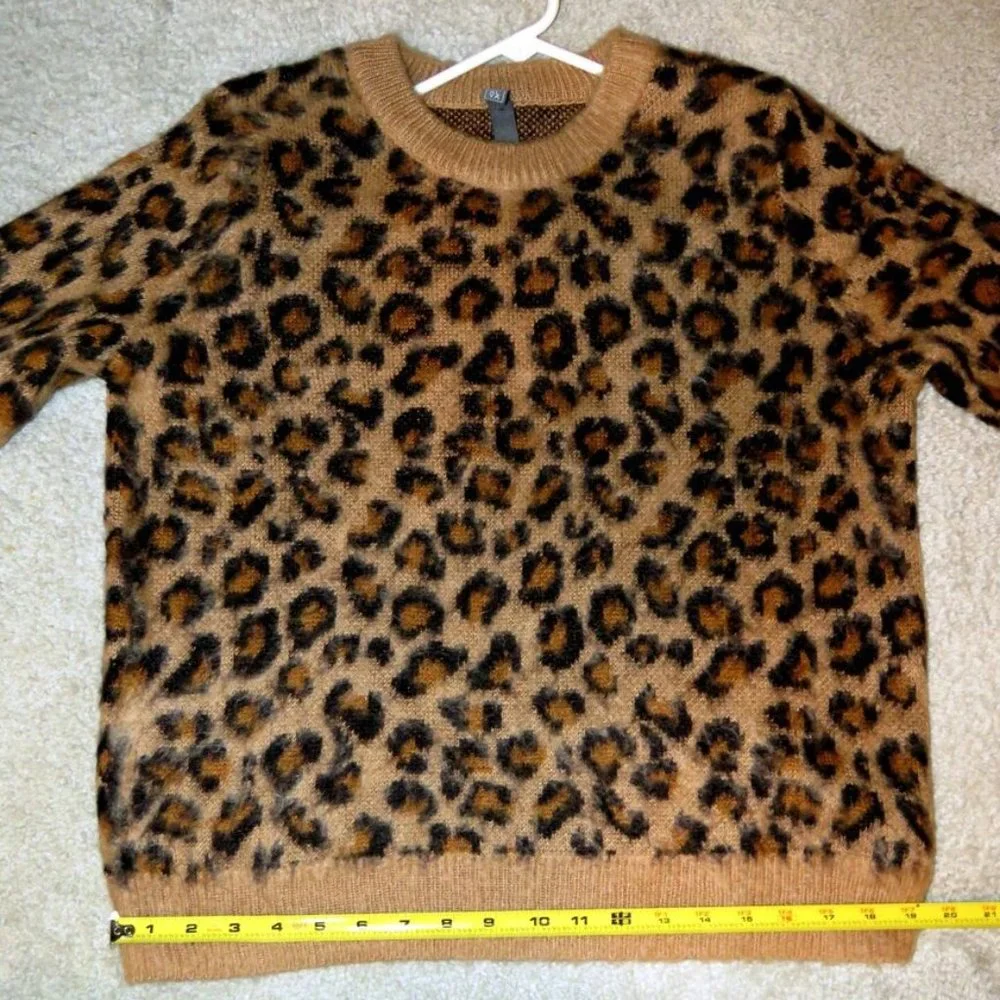 Francesca's Alya Animal Print Fuzzy Crewneck Pullover Sweater Size Small EUC